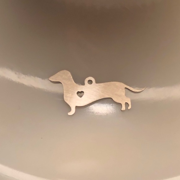 💍5/$15 small weiner dog charm - Picture 2 of 2